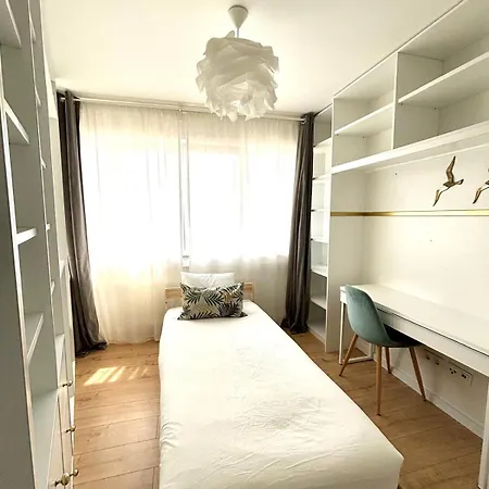 アパート Beautiful Two Bedroom In Center *